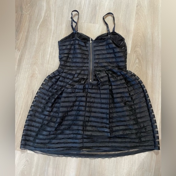H&M Black Ruffle-Layered Poof Dress. Size Small - Picture 7 of 12